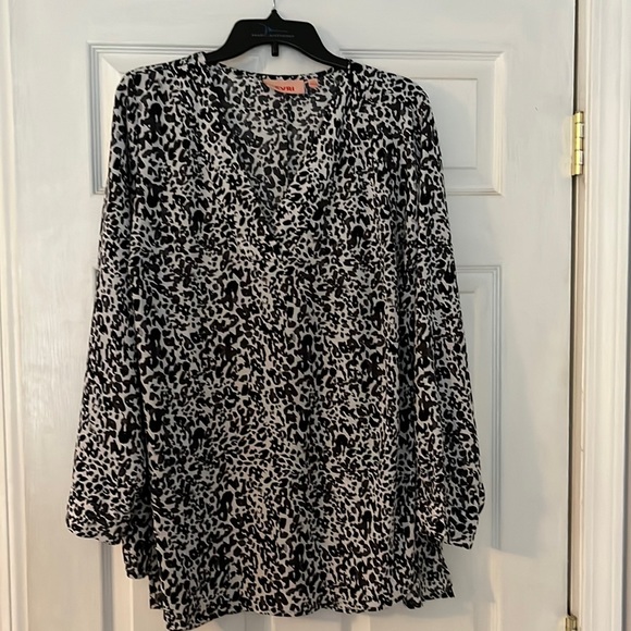 Long sleeve tunic length blouse - Picture 1 of 4